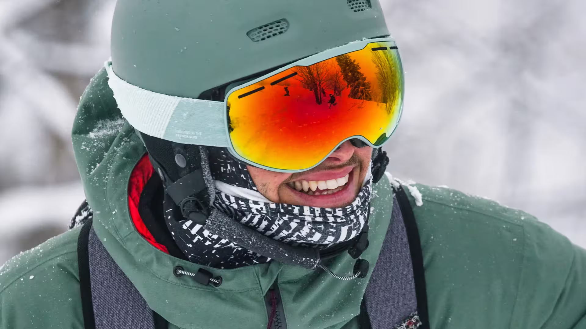 Rossignol || Salomon || Atomic Shop -Rossignol || Salomon || Atomic Shop man wearing ski goggles